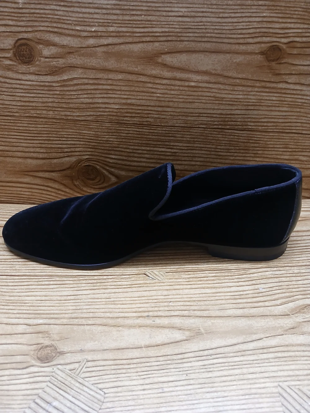Magnanni Men's Velvet Slip-On Loafer -Black